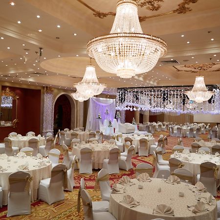 Pyramisa Suites Hotel Cairo Giza Exteriér fotografie The ballroom at the hotel