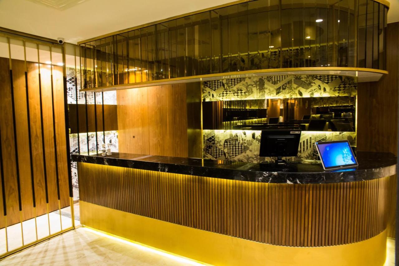 Pyramisa Suites Hotel Cairo Giza Exteriér fotografie Reception desk