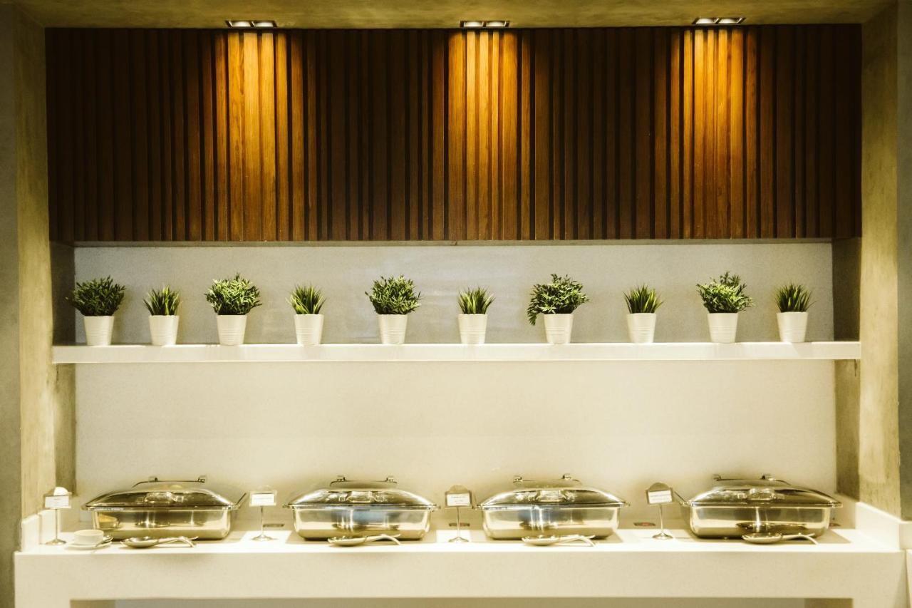 Pyramisa Suites Hotel Cairo Giza Exteriér fotografie The hotel's breakfast buffet