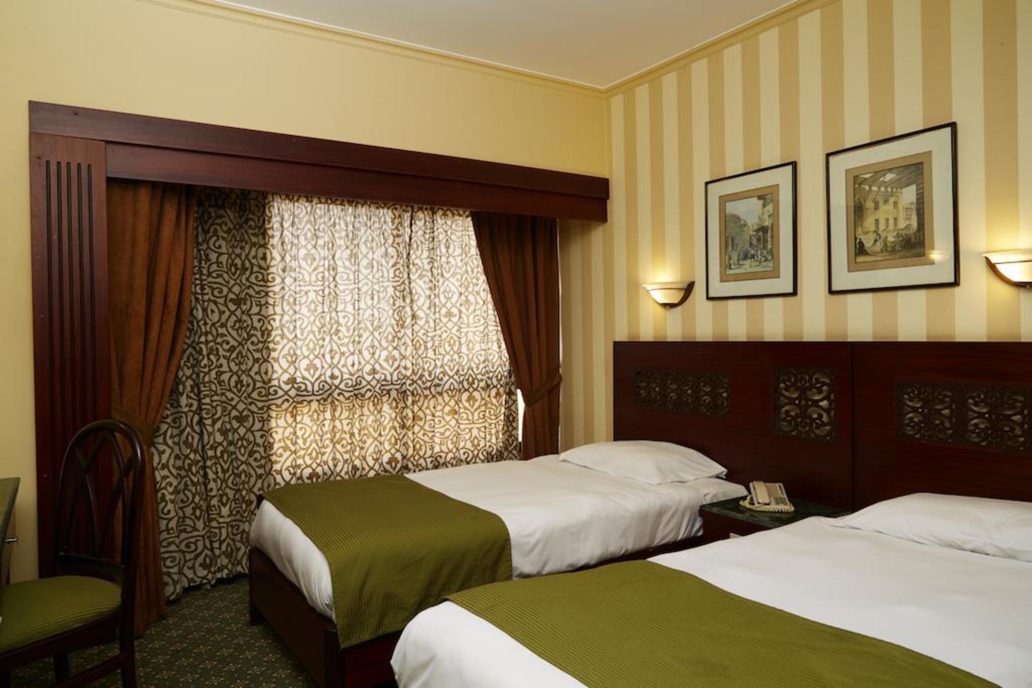Pyramisa Suites Hotel Cairo Giza Exteriér fotografie A room at the hotel