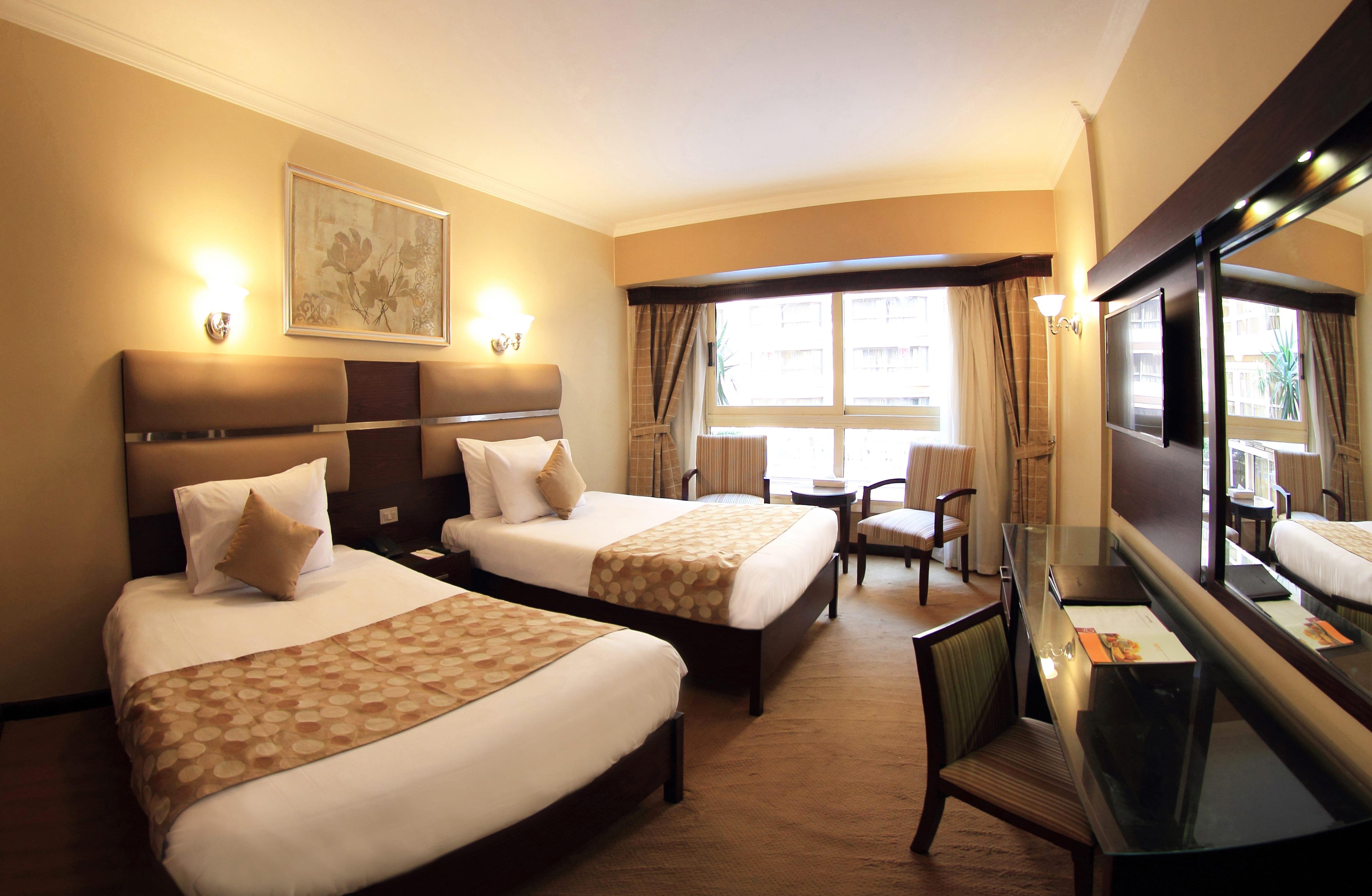 Pyramisa Suites Hotel Cairo Giza Exteriér fotografie A room at the hotel