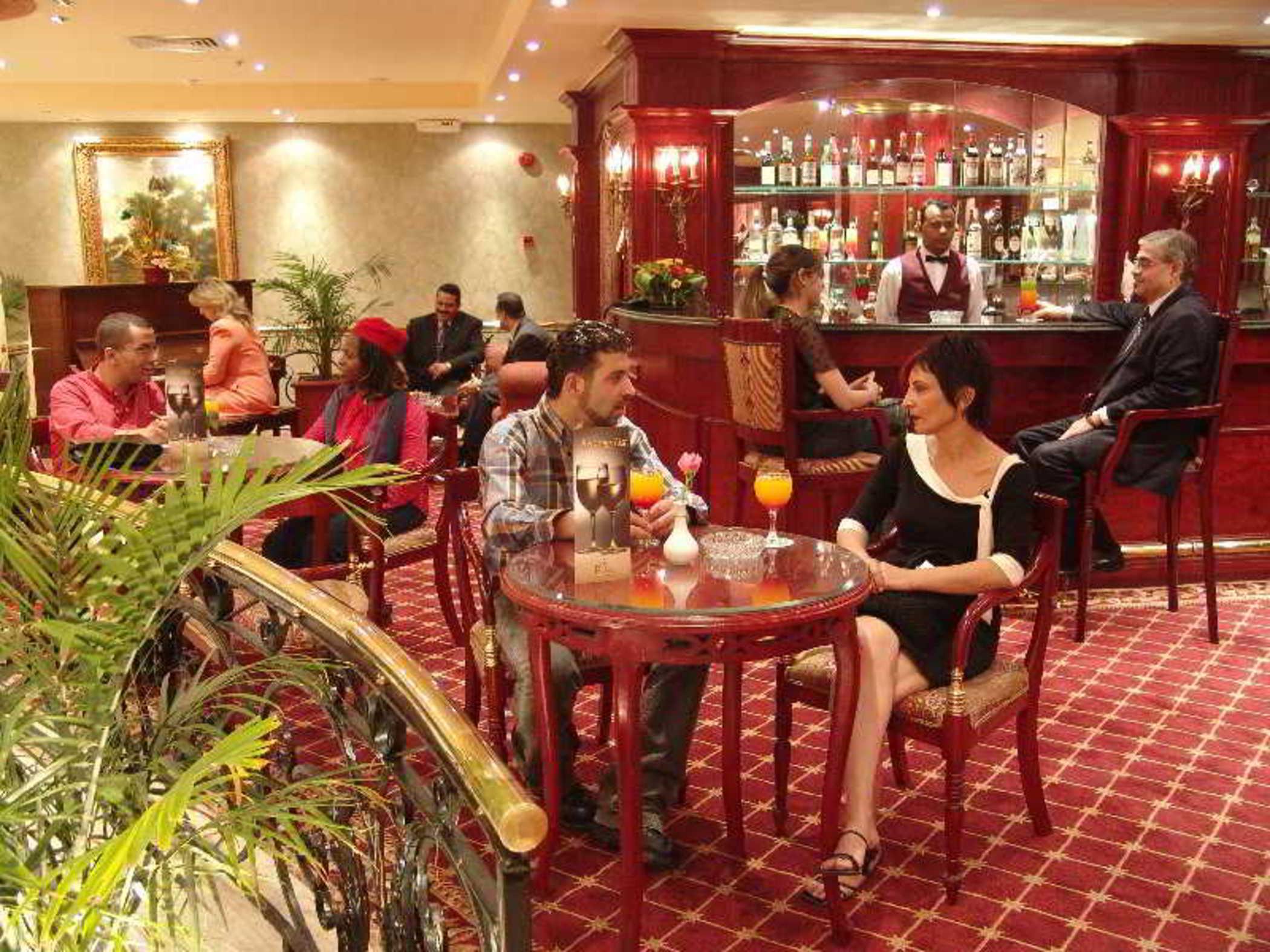 Pyramisa Suites Hotel Cairo Giza Exteriér fotografie The restaurant