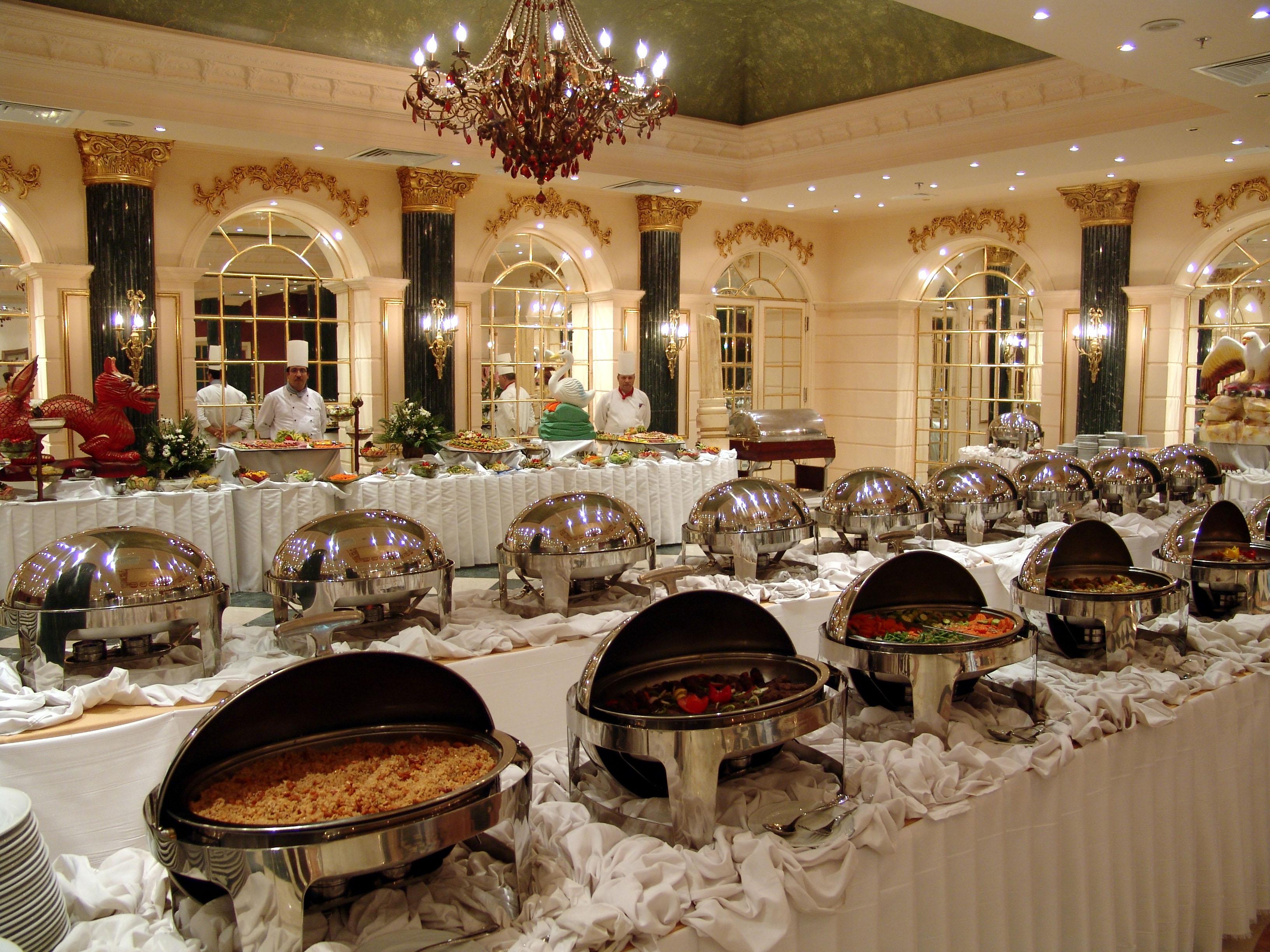 Pyramisa Suites Hotel Cairo Giza Exteriér fotografie Buffet at a luxury hotel