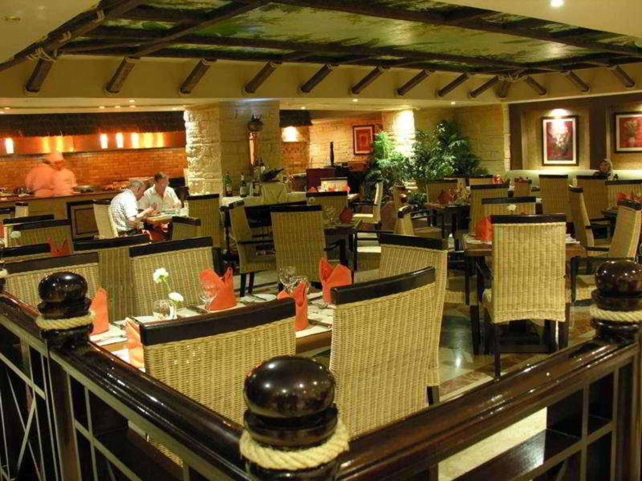 Pyramisa Suites Hotel Cairo Giza Exteriér fotografie The restaurant