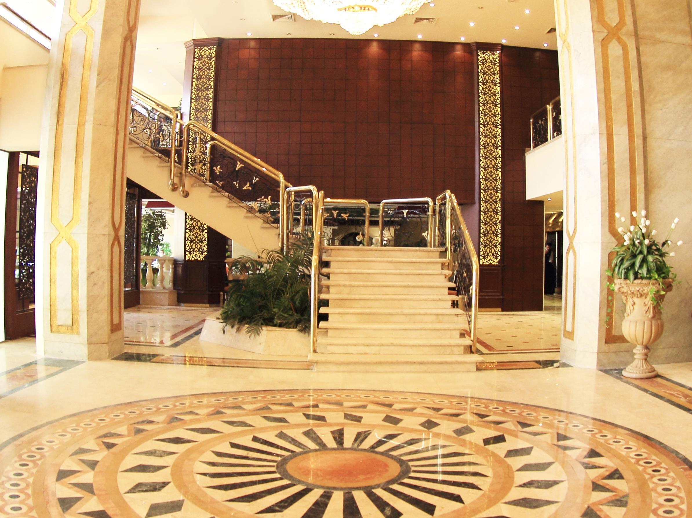 Pyramisa Suites Hotel Cairo Giza Exteriér fotografie The lobby of the hotel