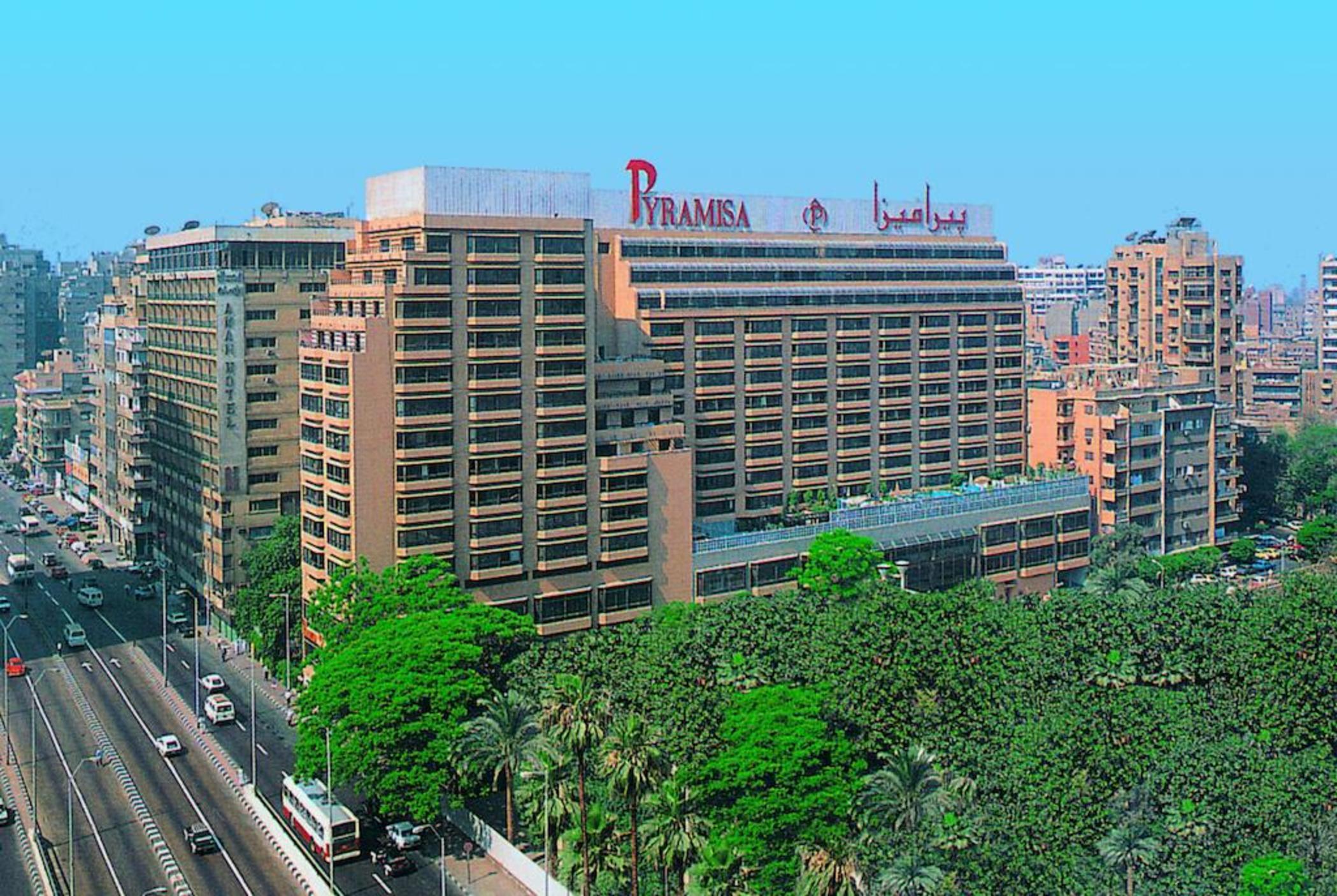 Pyramisa Suites Hotel Cairo Giza Exteriér fotografie The main building of the hotel