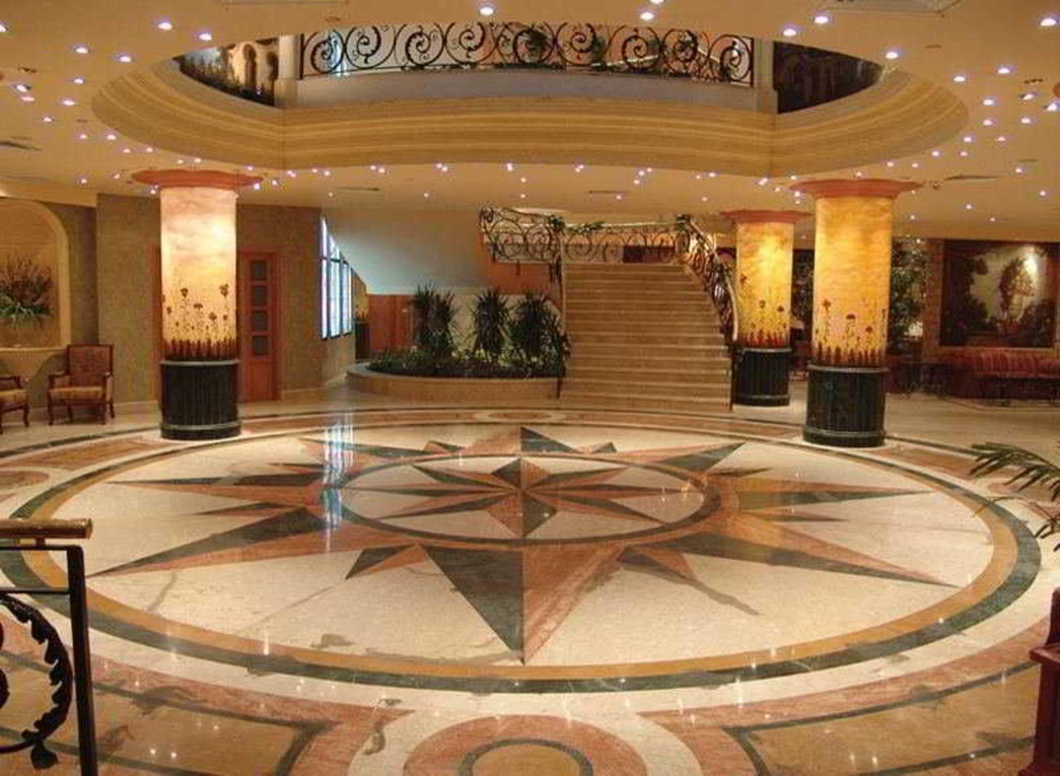Pyramisa Suites Hotel Cairo Giza Interiér fotografie A marble floor