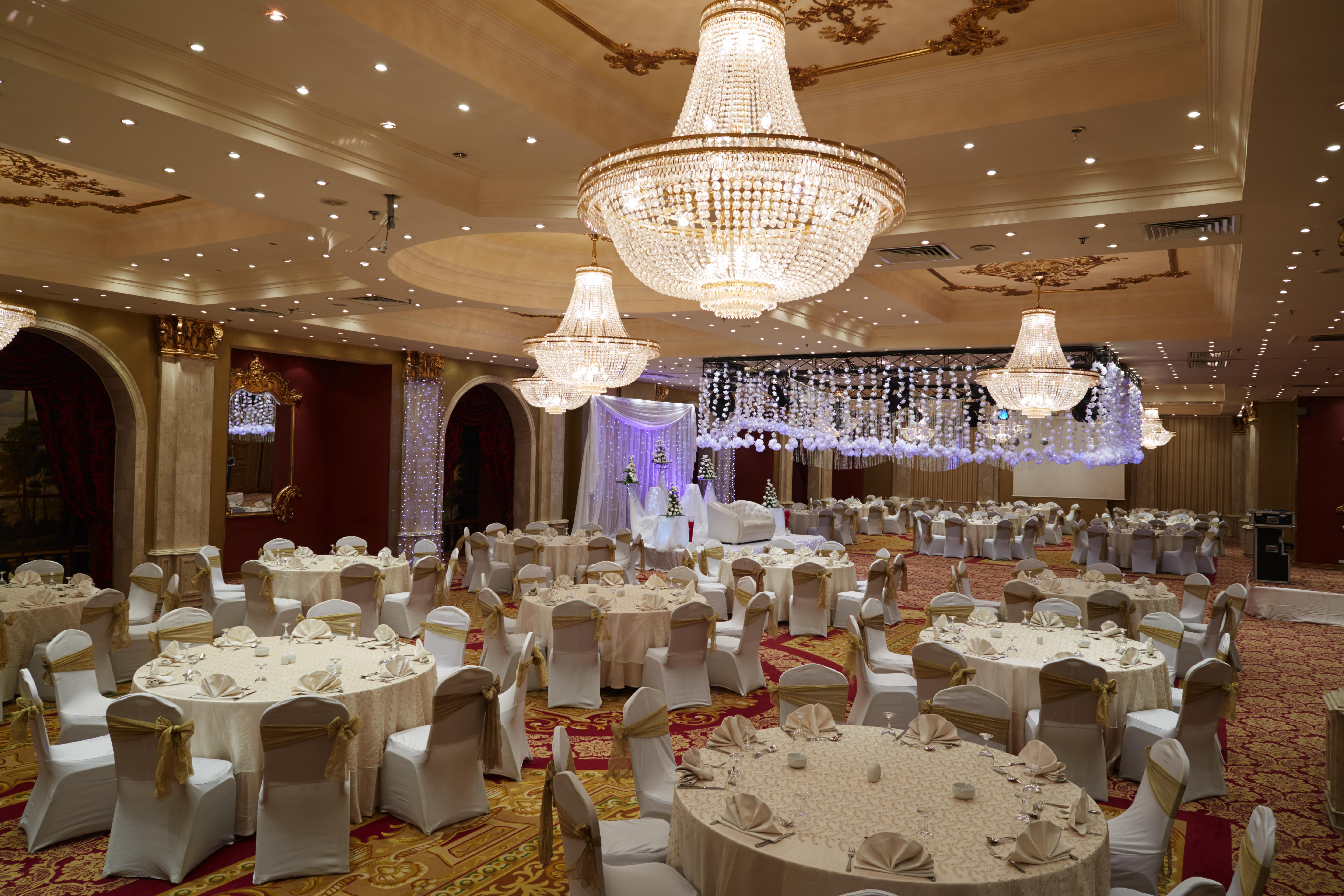 Pyramisa Suites Hotel Cairo Giza Exteriér fotografie The ballroom at the hotel