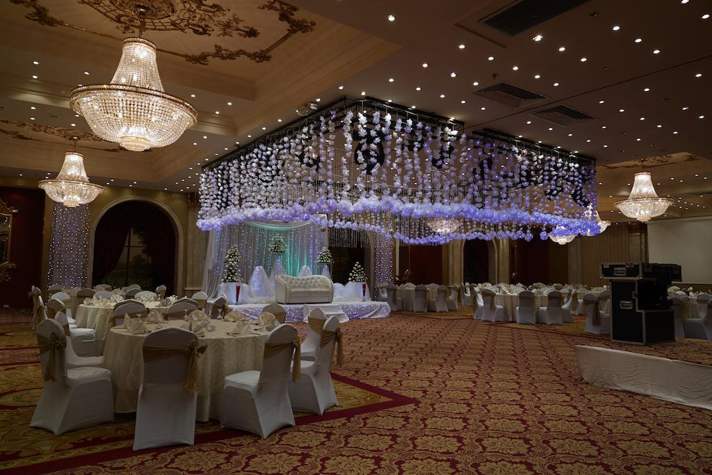 Pyramisa Suites Hotel Cairo Giza Exteriér fotografie The ballroom at the hotel