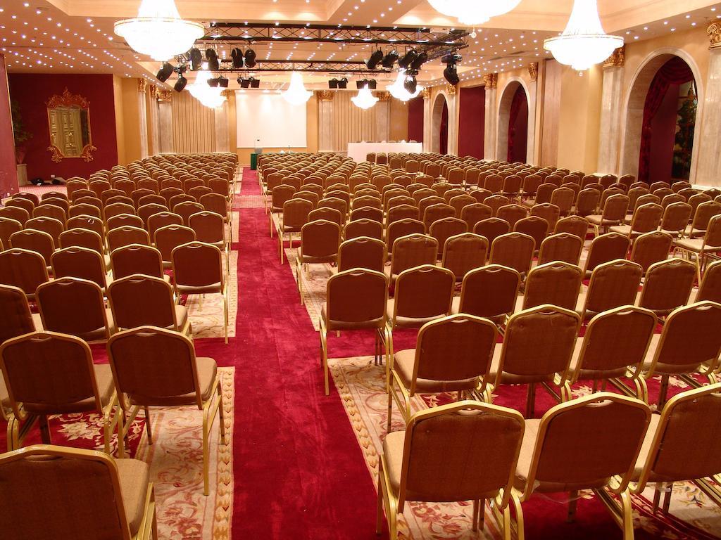 Pyramisa Suites Hotel Cairo Giza Zařízení fotografie The ballroom