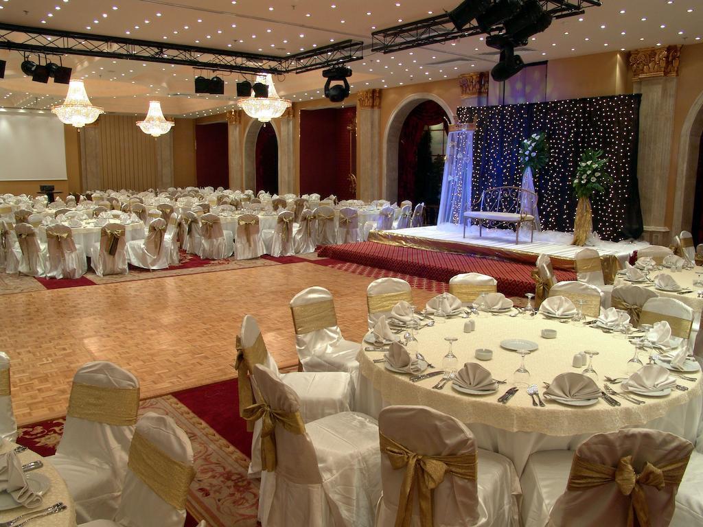 Pyramisa Suites Hotel Cairo Giza Restaurace fotografie The function room at the hotel